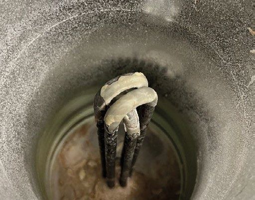 Heizstab im Prüfboiler ohne Evodrop nach 21 Tagen mit starker Kalkablagerung, Prüffoto Evodrop