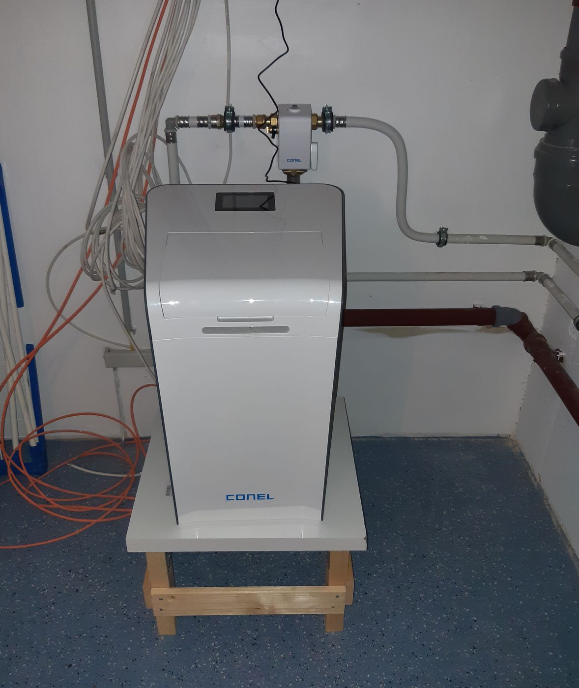 Conel Enthärtungsanlage (SYR) in Wiener Neustadt bei 16 °dH, eingebaut von Wassertechnik Unger