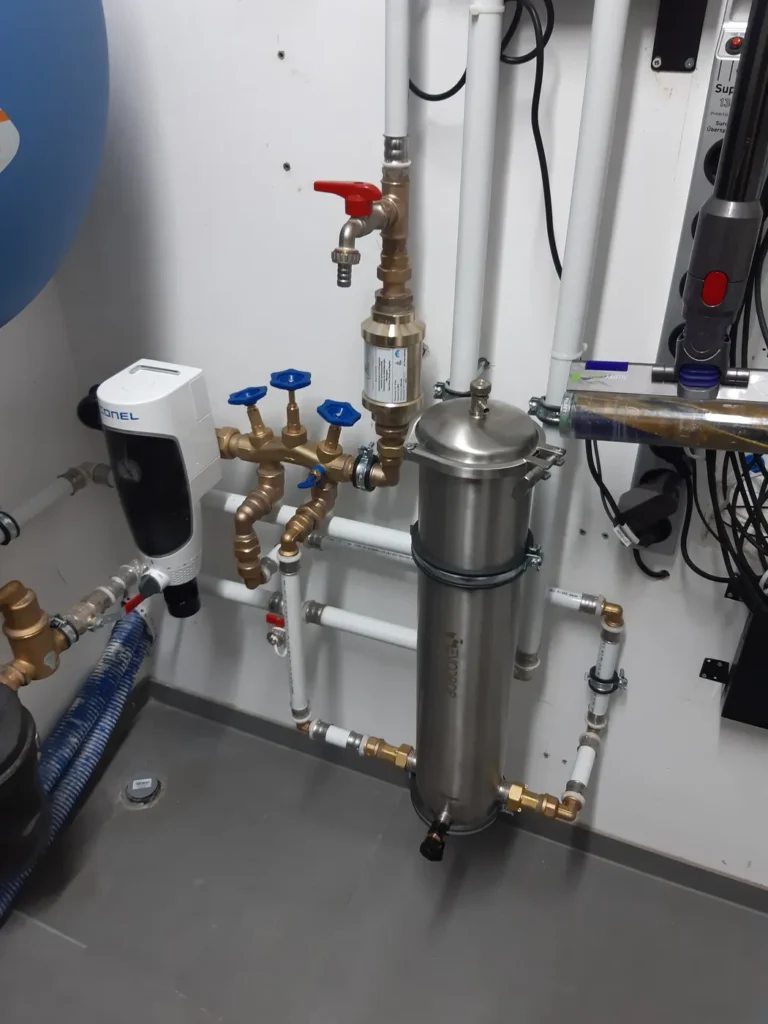 Evodrop Hausfilter und UMH Wasserbelebung in Gerasdorf bei Wien, eingebaut von Wassertechnik Unger