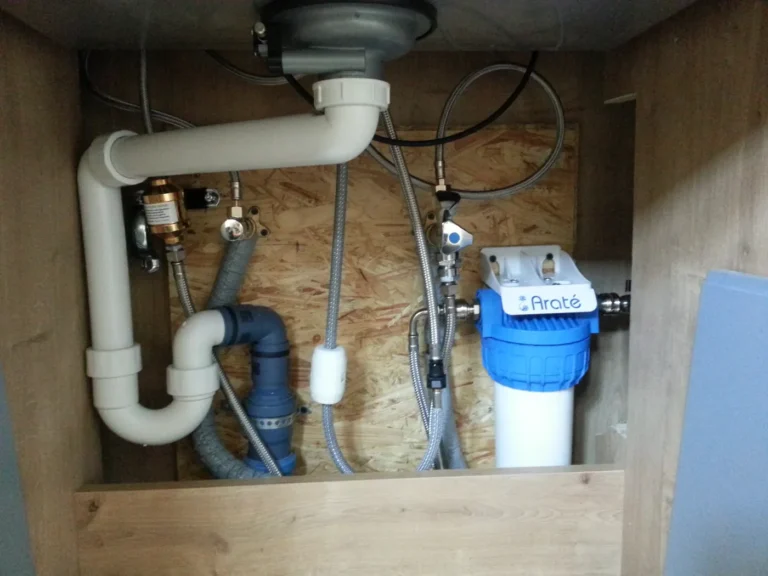 Untertischfilter mit UMH Belebung unter der Küchenspüle in Bad Vöslau, eingebaut von Wassertechnik Unger