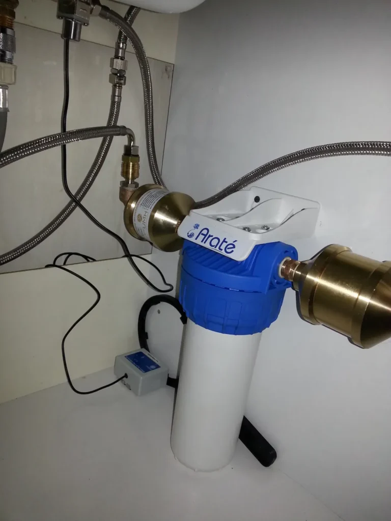 Untertischfilter mit UMH Belebung unter der Küchenspüle in Baden, eingebaut von Wassertechnik Unger