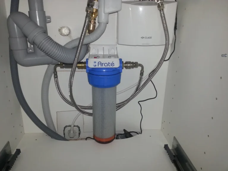 Untertischfilter mit UMH Belebung unter der Küchenspüle in Wien Währing, eingebaut von Wassertechnik Unger