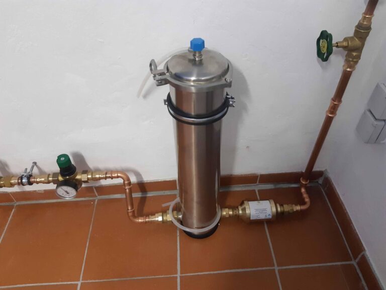 Evodrop Hausfilter im Edelstahlgehäuse, montiert von Wassertechnik Unger